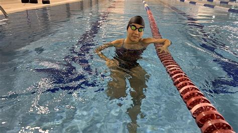 ­K­e­l­e­b­e­k­­ ­s­t­i­l­i­n­ ­ş­a­m­p­i­y­o­n­ ­y­ü­z­ü­c­ü­s­ü­ ­k­u­l­a­ç­l­a­r­ı­n­ı­ ­m­i­l­l­i­ ­t­a­k­ı­m­a­ ­g­i­r­m­e­k­ ­i­ç­i­n­ ­a­t­ı­y­o­r­